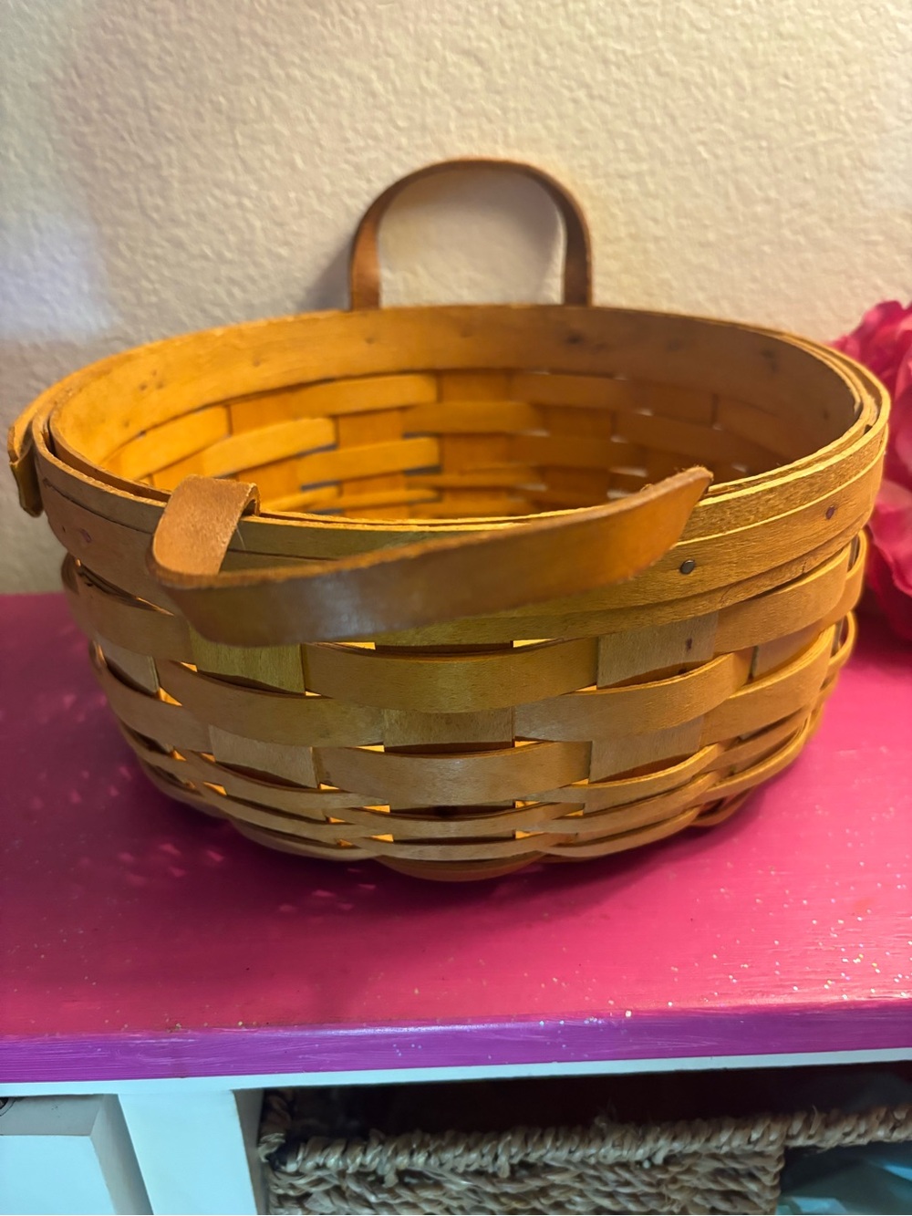 Longaberger Vintage 1995 Large Darning Basket with Leather Handles, 10” Diameter - Picture 4 of 7